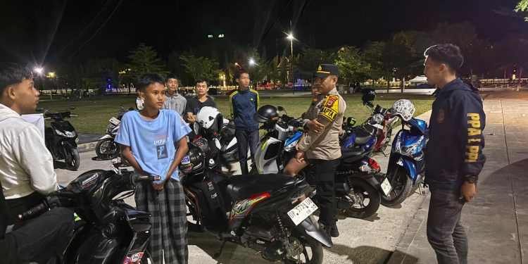 Cegah Balap Liar, Pamapta II Polres Luwu Edukasi Komunitas Motor hingga Tindak Pelanggar Dini Hari