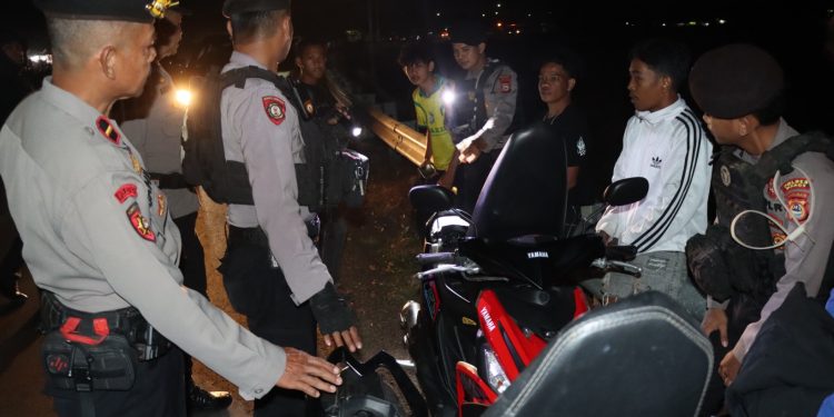 Antisipasi Kejahatan Jalanan dan Penyakit Masyarakat, Personel Polres Maros Gelar Operasi Cipkon