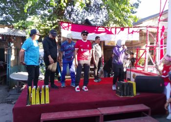 Kapolresta Gowa Jalan Santai Bersama Warga Dalam Rangka Peringati HUT RI ke-81