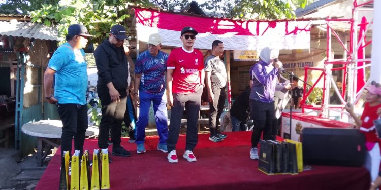 Kapolresta Gowa Jalan Santai Bersama Warga Dalam Rangka Peringati HUT RI ke-81