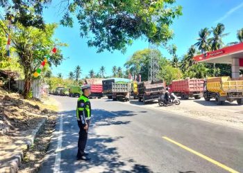 Antisipasi Kemacetan Panjang, Sat Lantas Polres Enrekang Lakukan Gatur di Depan di SPBU