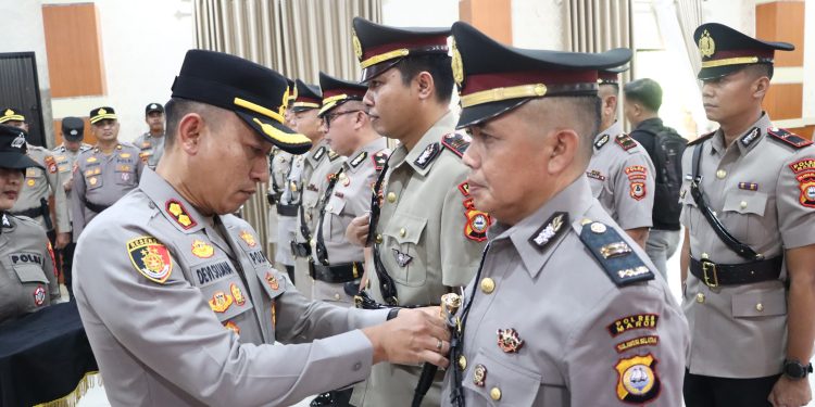 Kapolres Maros Pimpin Serah Terima Jabatan Sejumlah Pejabat Utama dan Kapolsek Jajaran