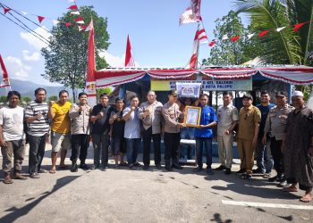 Polres Palopo Serahkan Hadiah Juara Sat Kamling Kepada Kelurahan Salekoe