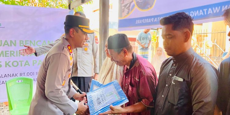 Kapolres Parepare Serahkan Bantuan Bencana Kebakaran Yang Disalurkan Pemkot