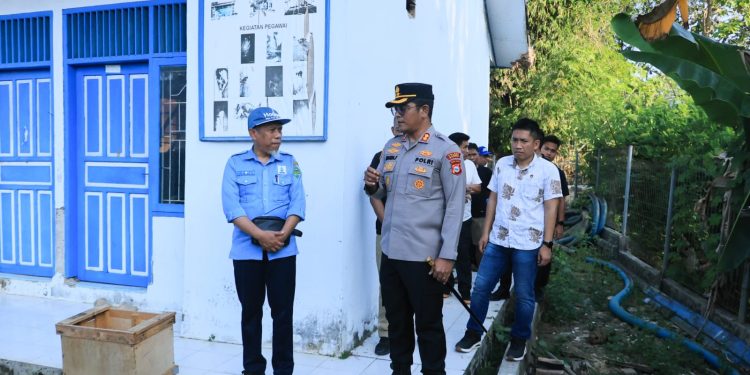Kapolres Barru Turun Langsung Pantau Kondisi Sumber Air di Bendung Batu Bessi