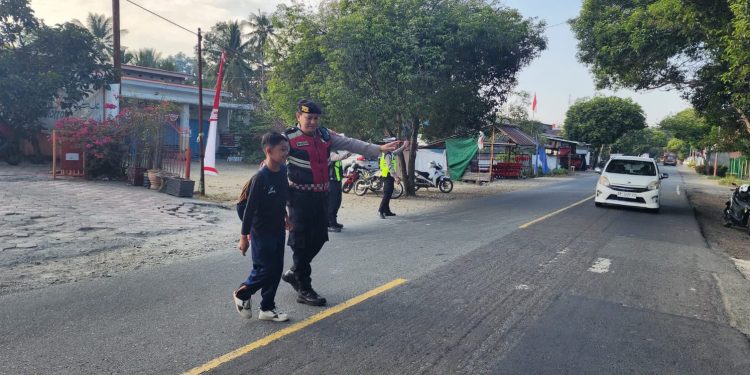 Wujudkan Keamanan dan Kelancaran Lalulintas, Personel Polres Luwu Hadir Layani Masyarakat