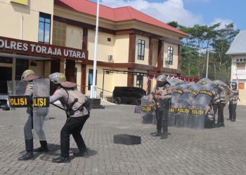 Tingkatkan Kemampuan dan Ketahanan Fisik, Personel Polres Torut Mantapkan Latihan Dalmas
