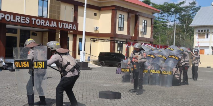 Tingkatkan Kemampuan dan Ketahanan Fisik, Personel Polres Torut Mantapkan Latihan Dalmas