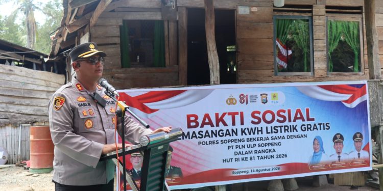 Kapolres Soppeng Gandeng PLN Hadirkan Listrik Gratis Bagi Warga Marioriawa