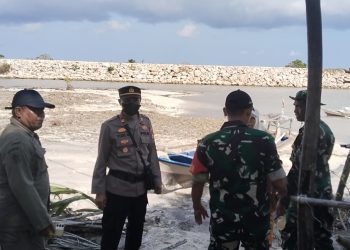 Kapolsek Pasimarannu Polres Selayar Cek Wilayah Bonea Pasca Gempa, 16 Rumah Terendam Air Pasang