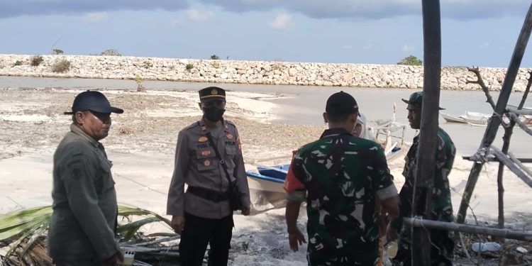 Kapolsek Pasimarannu Polres Selayar Cek Wilayah Bonea Pasca Gempa, 16 Rumah Terendam Air Pasang