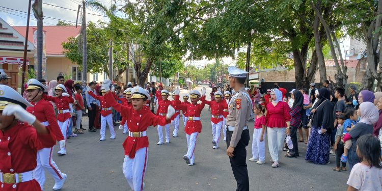 Personel Polres Bulukumba Sukses Amankan dan Kawal Gerak Jalan Indah Semarak HUT ke-81 RI