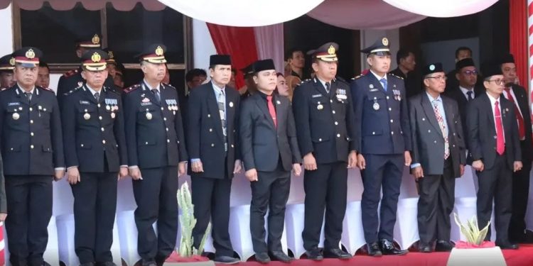 Kapolres Pinrang Hadiri Upacara Penurunan Bendera Peringatan HUT ke-81 RI