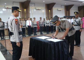Kapolres Palopo Pimpin Pelantikan Kabag Log dan Kasat Binmas
