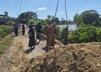 Kapolsek Pammana Bersama PUPR dan BPBD Tinjau Jalan Tepian Sungai Walennae