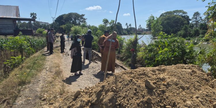 Kapolsek Pammana Bersama PUPR dan BPBD Tinjau Jalan Tepian Sungai Walennae