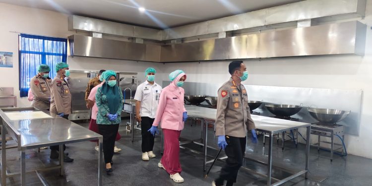 Pastikan Sesuai SOP, Kapolresta Gowa Cek Kesiapan SPPG di Bajeng Barat