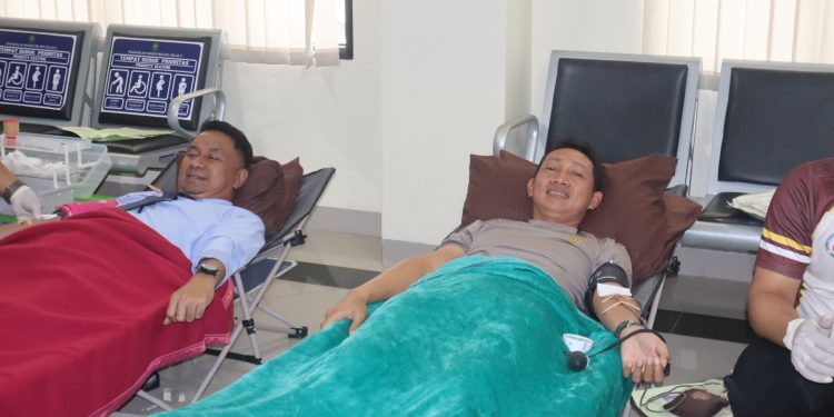 Kapolres Luwu Ikut Donor Darah Dalam Rangka HUT ke-81 Mahkamah Agung RI