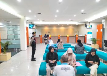 Pam Obvit Polres Parepare Lakukan Pengamanan di Bank BNI, Pantau Nasabah Hingga Area ATM