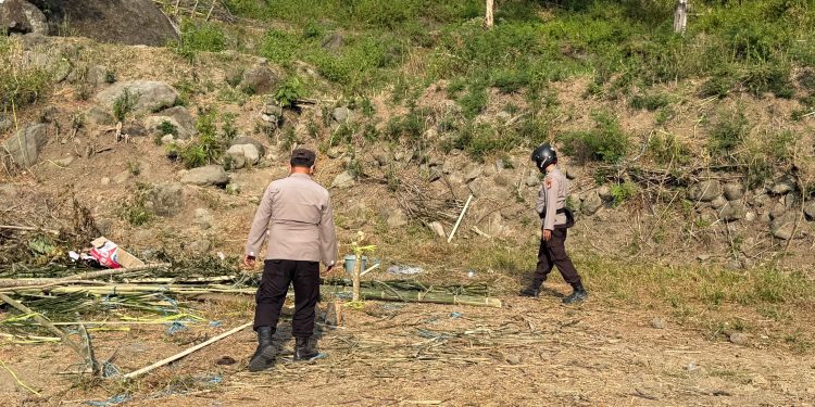 Personel Polsek Bonggakaradeng Polres Tator Bongkar Arena Judi Sabung Ayam