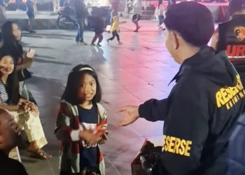 Sat Reskrim Polres Toraja Utara Berbagi ke Anak-Anak Sembari Pantau Kamtibmas