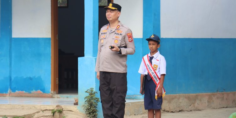 Pimpin Upacara di SMPN Satap 2 Sangalla, Kapolres Tator Sampaikan Pesan Kamtibmas