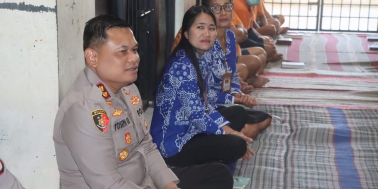 Kapolres Toraja Utara Gandeng Kemenag Untuk Beri Pembinaan Rohani ke Tahanan