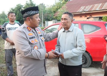 Tinjau Lokasi Kebakaran, Kapolres Jeneponto Bagi Bantuan ke Korban Terdampak