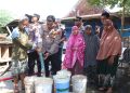 Kapolres Wajo Salurkan 6.000 Liter Air Bersih Untuk Warga di Tengah Musim Kemarau