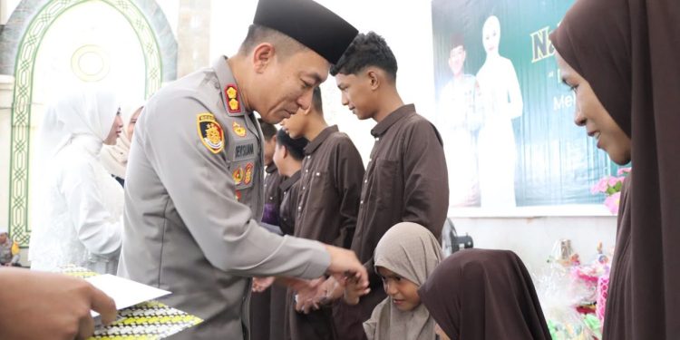 Perkuat Nilai-nilai Keagamaan, Kapolres Maros Hadiri Maulid Nabi Muhammad di Masjid Agung