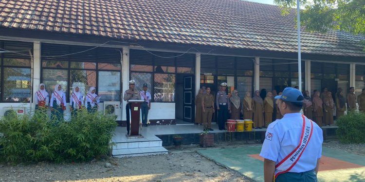 Jadi Pembina Upacara, Kasat Lantas Polres Barru Ajak Pelajar Jadi Pelopor Keselamatan dan Tidak Bullying