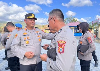 Usai Apel Pimpinan, Kapolres Soppeng Periksa Kelengkapan dan Sikap Tampang Personel