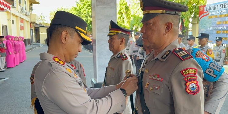 Kapolres Parepare Pimpin Upacara Serah Terima Jabatan Kabag SDM dan Kasi Propam