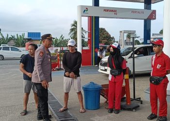 Antisipasi Antrean Panjang, Kapolsek Keera Polres Wajo Imbau Petugas SPBU Tertibkan Pengisian