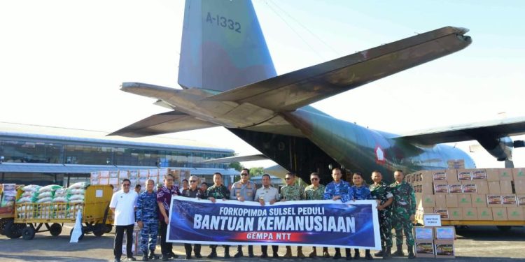 Kapolda Sulsel – Gubernur Lepas 25 Ton Bantuan Untuk Korban Gempa Bumi di NTT