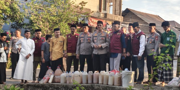 Kapolresta Gowa Musnahkan 500 Liter Minuman Keras Jenis Ballo