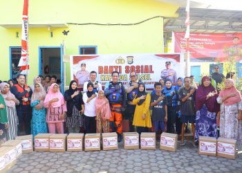 Peringati HUT ke-78 Polwan, Kapolda Sulsel Pimpin Baksos di Pulau Barrang Lompo