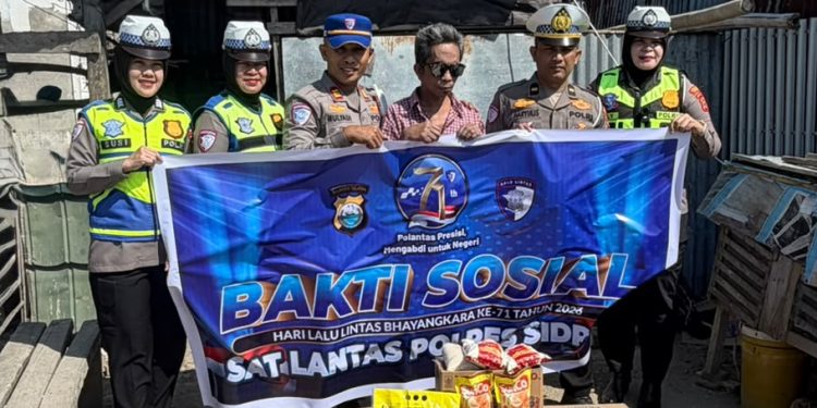 Dalam Rangka HUT Lalu Lintas ke-71, Satlantas Polres Sidrap Bagi Sembako ke Disabilitas