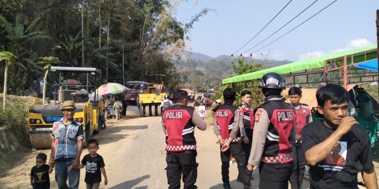 Lestarikan Tradisi Budaya, Personel Polres Toraja Utara Amankan Gelaran Ma’pasilaga Tedong