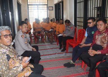 Kapolres Toraja Utara Hadiri Pembinaan Rohani di Ruang Tahanan
