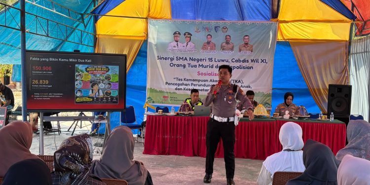 Satlantas Polres Luwu Edukasi Orang Tua Siswa SMAN 15 Tentang Keselamatan Berlalu Lintas