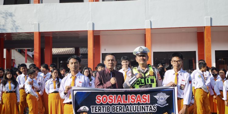 Melalui Police Goes to School, Sat Lantas Polres Toraja Utara Edukasi Pelajar SMA Kristen Rantepao