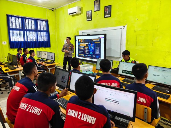 Personel Polres Luwu Edukasi Pelajar Tentang Pemanfaatan AI dan Keamanan Siber