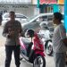 Door to Door di Labukkang! Sat Binmas Parepare Imbau Warga Tertib di Jalan dan Waspada Kebakaran