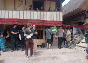 Jaga Kamtibmas Kondusif, Kapolsek Tondon Nanggala Polres Torut Pimpin Patroli