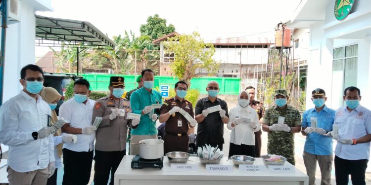 Waka Polres Palopo Hadiri Pemusnahan Barang Bukti Perkara Pidana Umum di Kejari