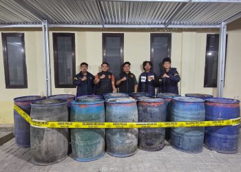 Satreskrim Polres Kepulauan Selayar Amankan 13 Drum Solar di Padang Selatan