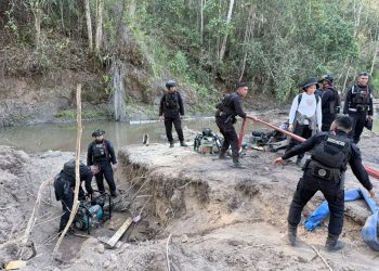 Personel Polres Luwu bersama Satbrimob Polda Sulsel Tindak Pertambangan Emas Tanpa Izin
