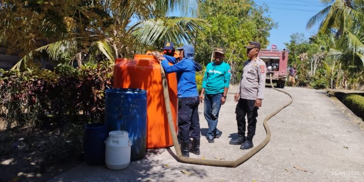 Polsek Keera Bersama Forkopimcam dan Tim Terpadu Salurkan Air Bersih untuk Warga