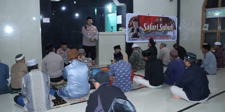 Safari Subuh di Rumbia, Kapolres Jeneponto Ajak Warga Lawan Hoaks, Narkoba dan Karhutla